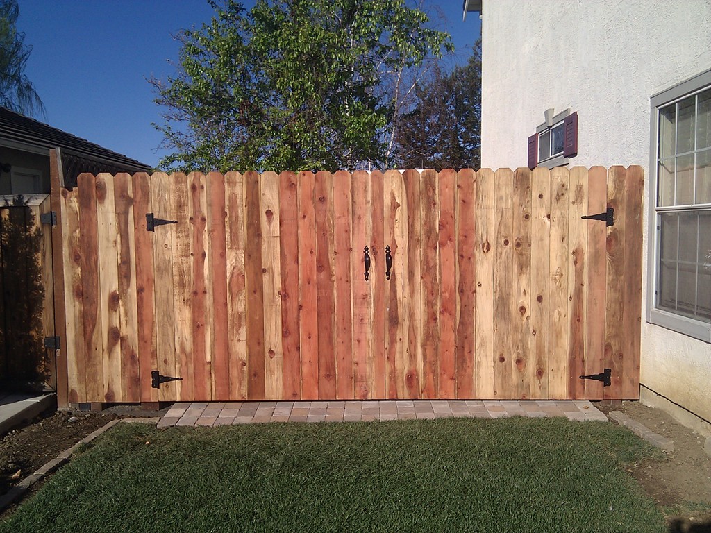 I Built a Driveway Gate for our Side Yard – KirkSylvester.com